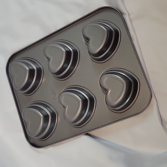 Cake Boss heart baking pan tin - Picture 3 of 6